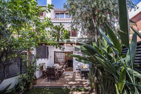 Villa de 4 dormitorios en venta en Castelldefels, Barcelona, Cataluña, Spain № 7275