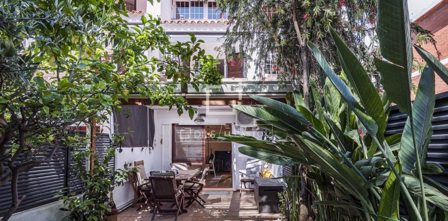 Villa de 4 dormitorios en venta en Castelldefels, Barcelona, Cataluña, Spain № 7275
