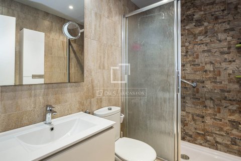 Villa de 4 dormitorios en venta en Castelldefels, Barcelona, Cataluña, Spain № 7275 - foto 24