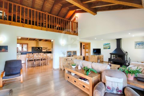 Купить дом в Каталония, Испания с 4 спальни, 300м², № 7673 - фото 3