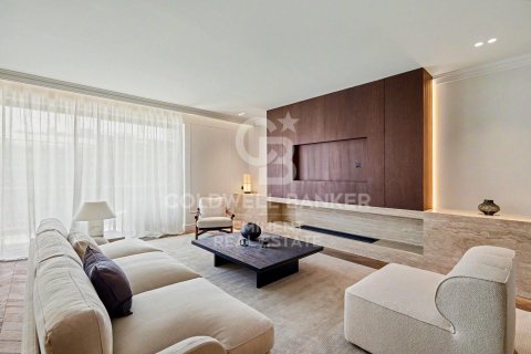 Купить квартиру в Барселона, Испания с 3 спальни, 230м², № 7670 - фото 2