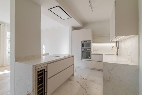 Купить квартиру в Эшампле, Испания с 4 спальни, 140м², № 1241 - фото 5