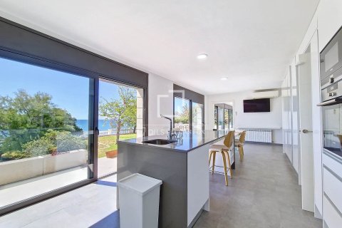 5 chambres villa à louer à Vilanova i la Geltru, Barcelona, Catalonia, Spain № 4531