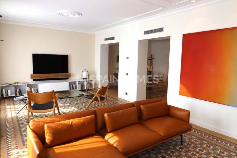 Купить квартиру в Барселона, Испания с 4 комнаты, 187м², № 1296 - фото 7