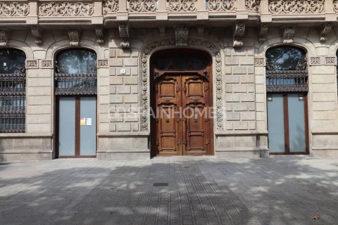 Купить квартиру в Барселона, Испания с 4 комнаты, 187м², № 1296 - фото 2