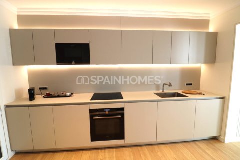 Купить квартиру в Барселона, Испания с 4 комнаты, 187м², № 1296 - фото 11