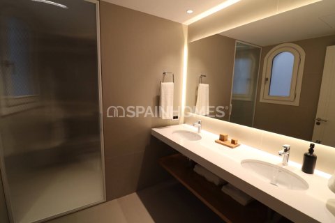 Купить квартиру в Барселона, Испания с 4 комнаты, 187м², № 1296 - фото 19