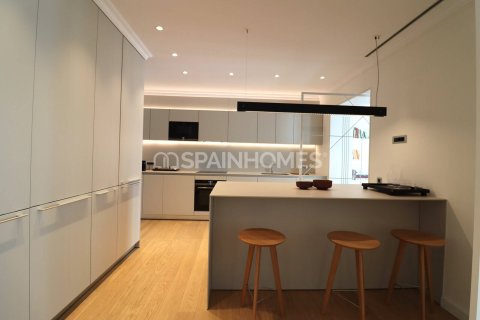 Купить квартиру в Барселона, Испания с 4 комнаты, 187м², № 1296 - фото 12