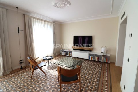 Купить квартиру в Барселона, Испания с 4 комнаты, 187м², № 1296 - фото 9