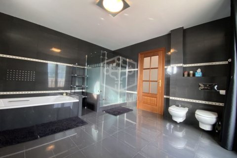 Купить виллу в Кастельдефельс, Испания с 6 спален, 670м², № 1090 - фото 27