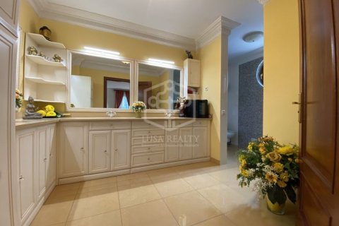 Купить виллу в Кастельдефельс, Испания с 6 спален, 670м², № 1090 - фото 17