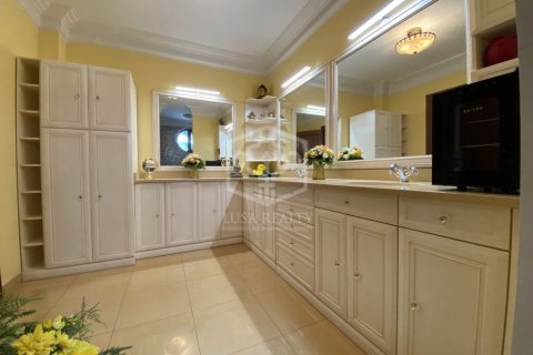 Купить виллу в Кастельдефельс, Испания с 6 спален, 670м², № 1090 - фото 18