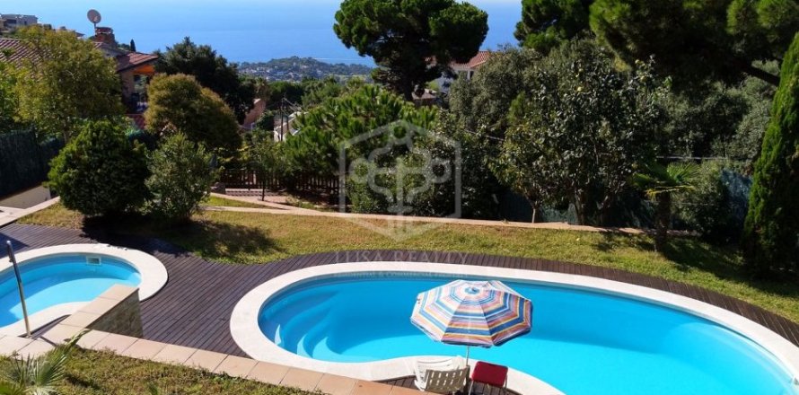 Вилла с 5 спальнями в Льорет-де-Мар, Герона, Каталония, Испания № 1093