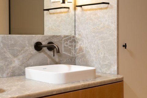 Apartamento de 4 dormitorios en venta en Barcelona, Cataluña, Spain № 1092 - foto 22