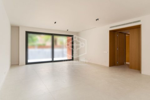 Apartamento de 4 dormitorios en venta en Barcelona, Cataluña, Spain № 1092 - foto 6