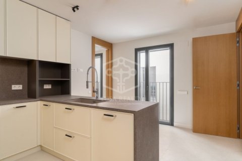 Apartamento de 4 dormitorios en venta en Barcelona, Cataluña, Spain № 1092 - foto 9