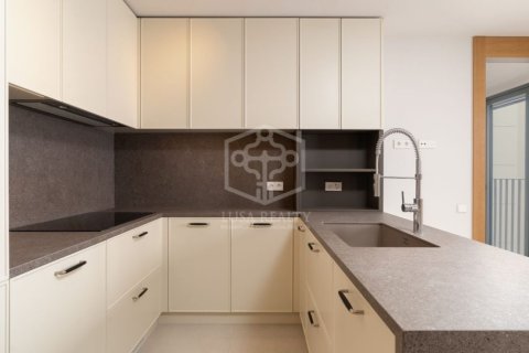Apartamento de 4 dormitorios en venta en Barcelona, Cataluña, Spain № 1092 - foto 13