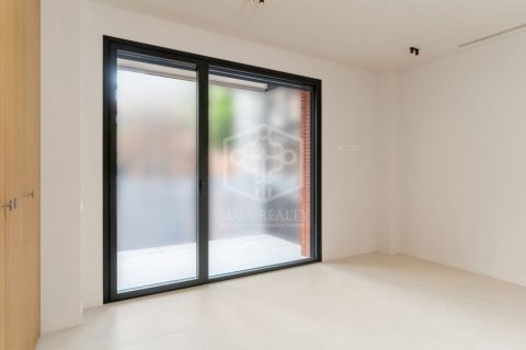 Apartamento de 4 dormitorios en venta en Barcelona, Cataluña, Spain № 1092 - foto 16