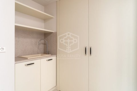 Apartamento de 4 dormitorios en venta en Barcelona, Cataluña, Spain № 1092 - foto 12