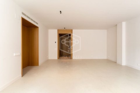 Apartamento de 4 dormitorios en venta en Barcelona, Cataluña, Spain № 1092 - foto 4