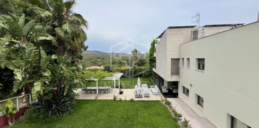 Вилла с 4 спальнями в Ситжесе, Барселона, Каталония, Испания № 1091