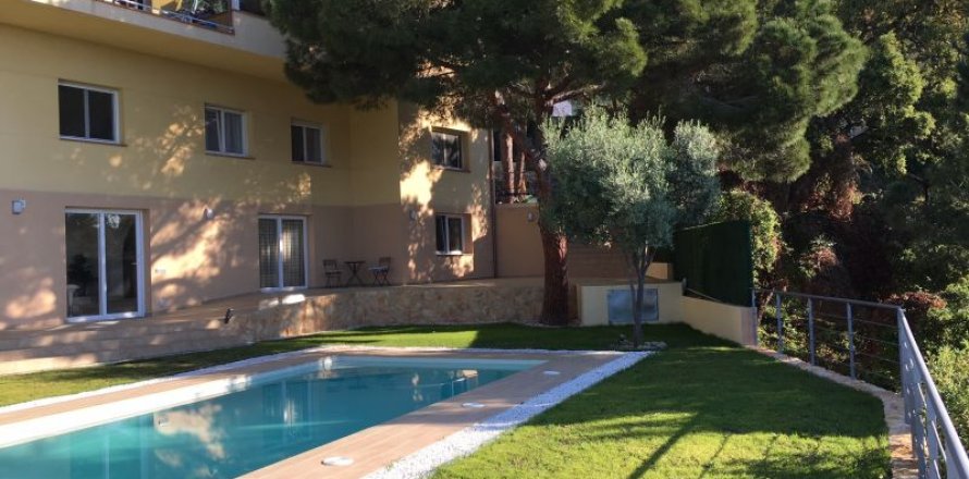 Вилла с 6 спальнями в Льорет-де-Мар, Герона, Каталония, Испания № 893