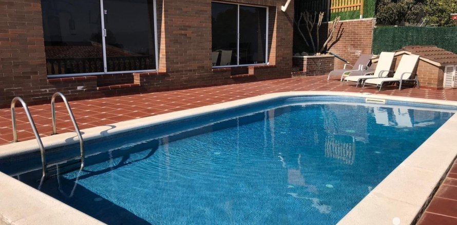 Дом с 4 спальнями в Сан Бой де Льобрегате, Барселона, Каталония, Испания № 4999