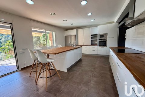 4 bedrooms house for sale in Arenys de Munt, Barcelona, Catalonia, Spain № 4996 - photo 13