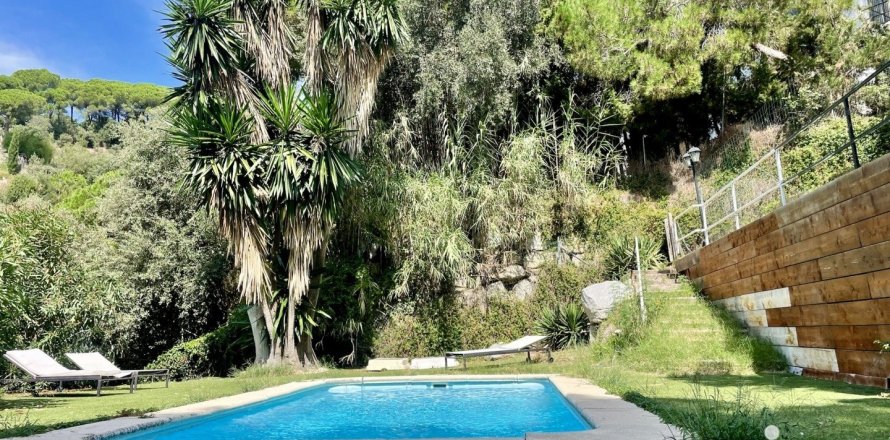 4 bedrooms house for sale in Arenys de Munt, Barcelona, Catalonia, Spain № 4996