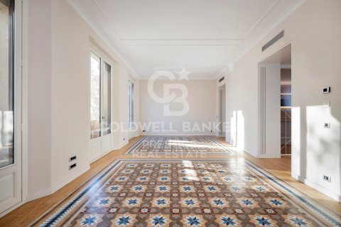 3 bedrooms apartment for sale in Barcelona, Catalonia, Spain № 5750 - photo 6