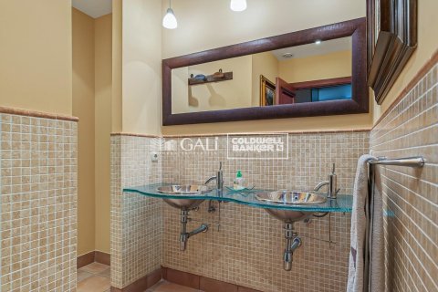 5 bedrooms villa for sale in Principado De Andorra (Ninguna Poblacion Tiene C.P.), Lleida, Catalonia, Spain № 5401 - photo 10