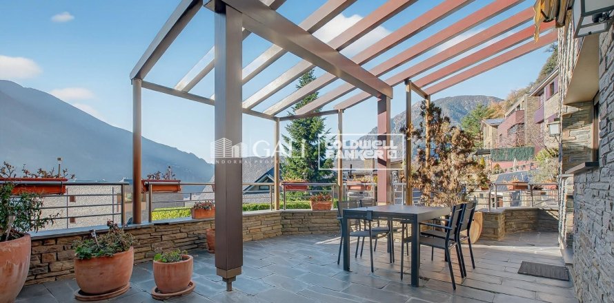 5 bedrooms villa for sale in Principado De Andorra (Ninguna Poblacion Tiene C.P.), Lleida, Catalonia, Spain № 5401