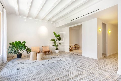 Apartamento de 3 dormitorios en venta en Barcelona, Cataluña, Spain № 4259 - foto 4