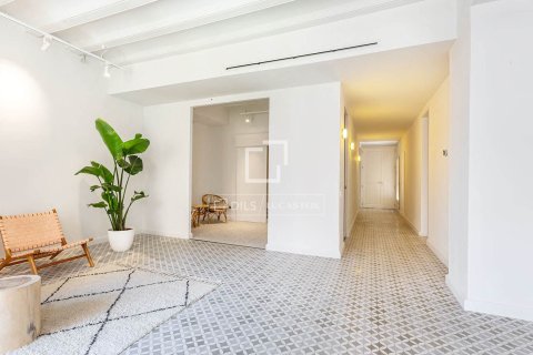 Apartamento de 3 dormitorios en venta en Barcelona, Cataluña, Spain № 4259 - foto 5