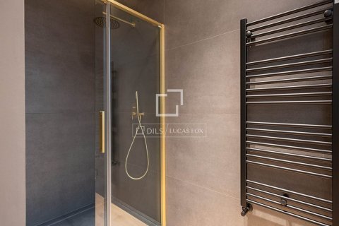 Apartamento de 4 dormitorios en venta en Barcelona, Cataluña, Spain № 4261 - foto 21