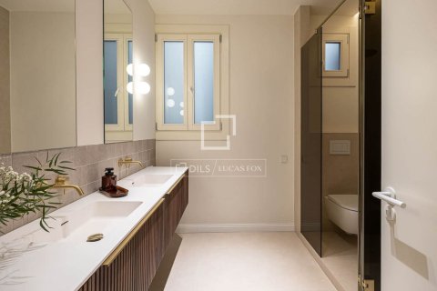 Apartamento de 4 dormitorios en venta en Barcelona, Cataluña, Spain № 4261 - foto 14