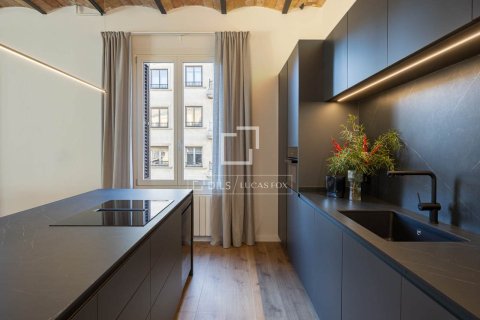 Apartamento de 4 dormitorios en venta en Barcelona, Cataluña, Spain № 4261 - foto 4