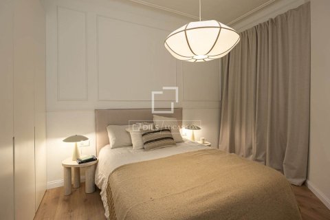 Apartamento de 4 dormitorios en venta en Barcelona, Cataluña, Spain № 4261 - foto 18