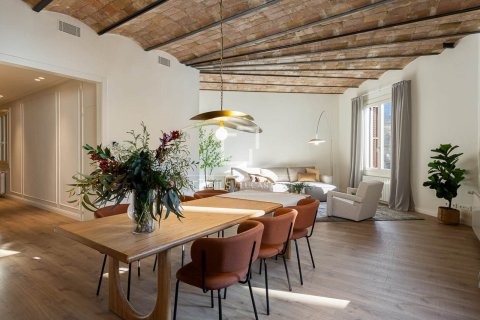 Apartamento de 4 dormitorios en venta en Barcelona, Cataluña, Spain № 4261