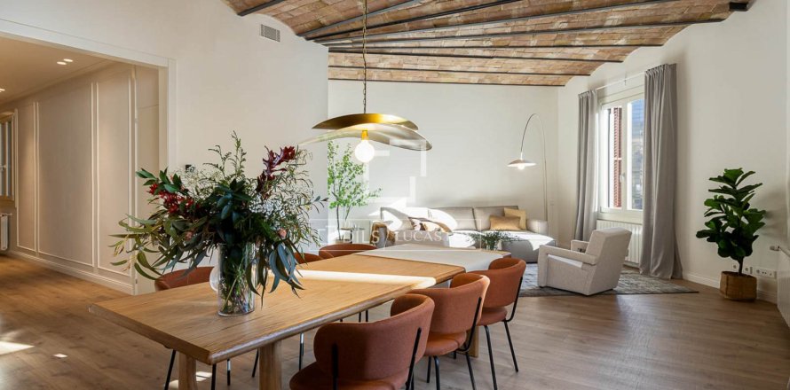 Apartamento de 4 dormitorios en venta en Barcelona, Cataluña, Spain № 4261