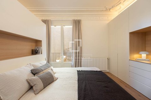 Apartamento de 4 dormitorios en venta en Barcelona, Cataluña, Spain № 4261 - foto 11