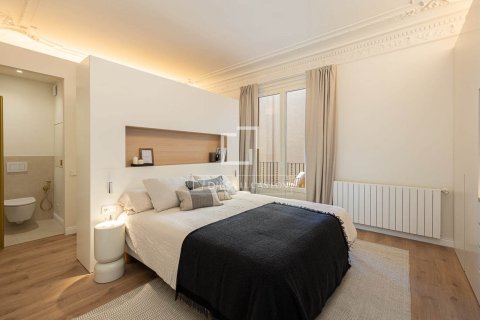 Apartamento de 4 dormitorios en venta en Barcelona, Cataluña, Spain № 4261 - foto 10