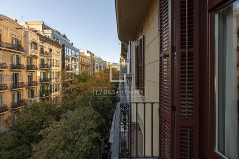 Apartamento de 4 dormitorios en venta en Barcelona, Cataluña, Spain № 4261 - foto 22