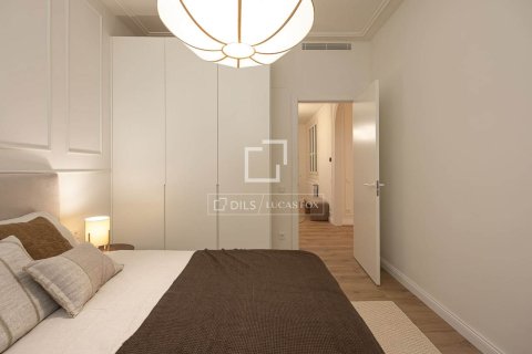 Apartamento de 4 dormitorios en venta en Barcelona, Cataluña, Spain № 4261 - foto 17