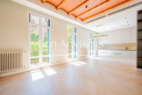 Купить квартиру в Барселона, Испания с 3 спальни, 130м², № 2885 - фото 2