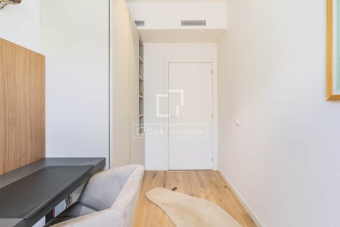 Apartamento de 3 dormitorios en venta en Barcelona, Cataluña, Spain № 6816 - foto 22