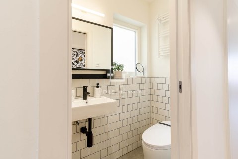 Apartamento de 3 dormitorios en venta en Barcelona, Cataluña, Spain № 6816 - foto 25