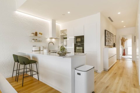 Apartamento de 3 dormitorios en venta en Barcelona, Cataluña, Spain № 6816 - foto 7