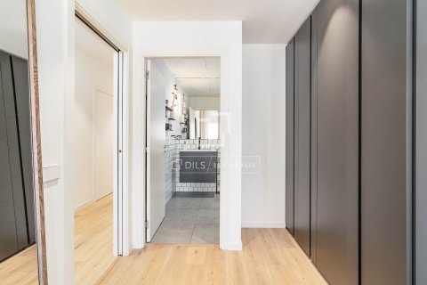 Apartamento de 3 dormitorios en venta en Barcelona, Cataluña, Spain № 6816 - foto 23