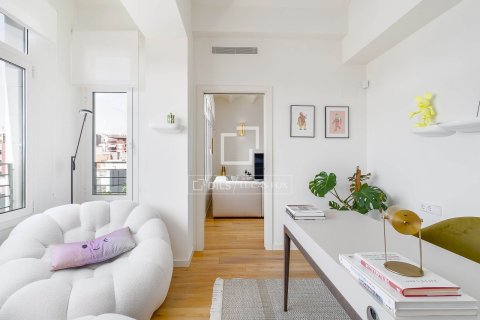 Apartamento de 3 dormitorios en venta en Barcelona, Cataluña, Spain № 6816 - foto 16